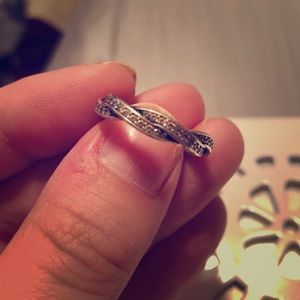 Pandora twist ring